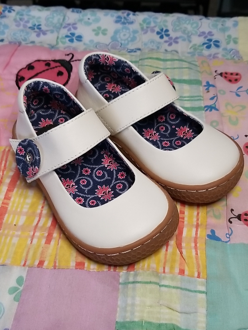 Livie & Luca White Mary Jane Shoes with Navy Floral Lining Size 5 Excellent